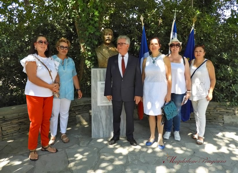 Στα Αποκαλυπτήρια προτομής του Μωυσή Αλλατίνι στην Βίλλα Αλλατίνι με την γλύπτρια Ντίνα Αναστασιάδου - 2020
